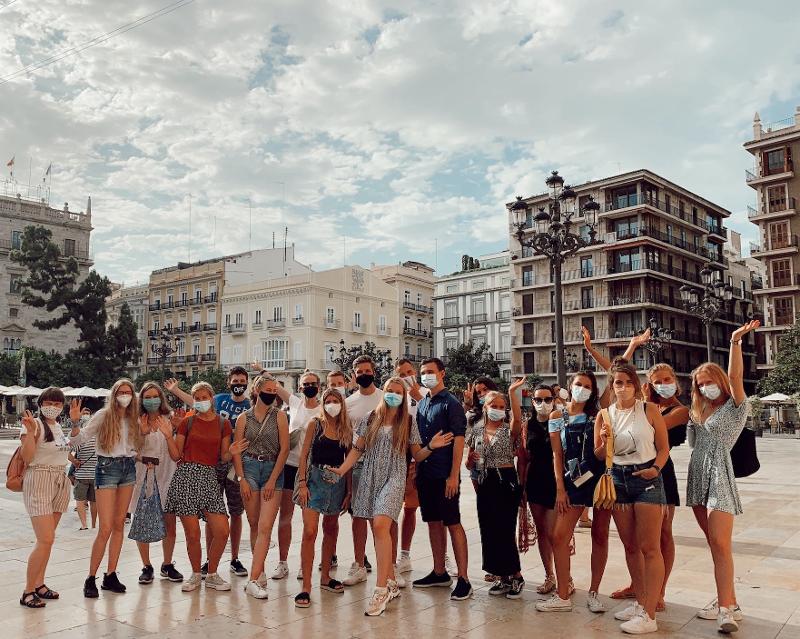 Eine Gruppe der Jugendreise nach Spanien bei einem Gruppenfoto