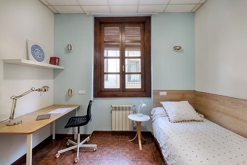 Ein Einzelzimmer bei einer Jugendreise nach Spanien