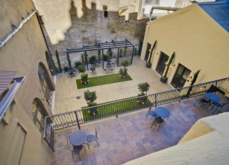Blick von einer Terrasse runter bei einer Jugendreise nach Spanien