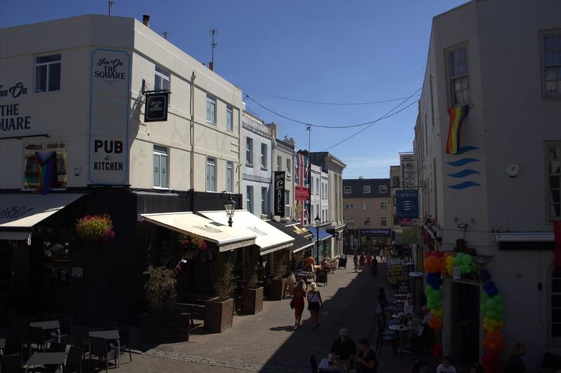 Eine Einkaufsstraße auf Schülersprachreise England
