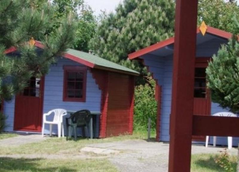Bunte Bungalows auf der Jugendreise Ostsee