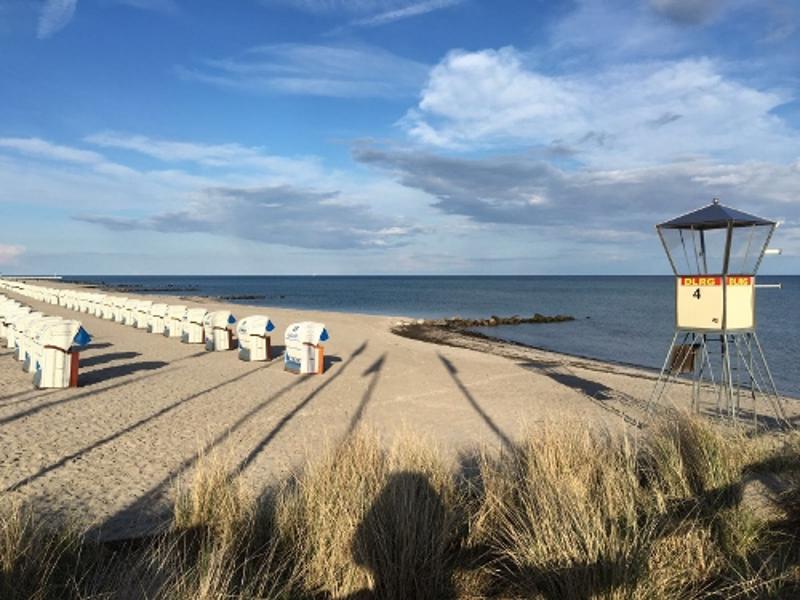 Das Strandpanorama mit Strandkörben auf der Jugendreise Ostsee