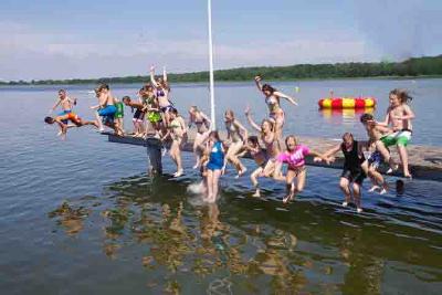 Badespaß am Arendsee im Sommerferienlager Sachsen-Anhalt