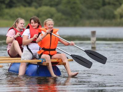 Gruppe im Actioncamp Kappeln paddelt