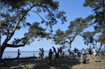 Kinder in der Natur im Surfcamp in Mecklenburg-Vorpommern