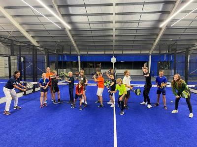 Im Tenniscamp haben die Kinder Spaß